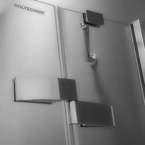 Elegant Line íves zuhanykabin egyszárnyas ajtóval zuhanytálca nélkül