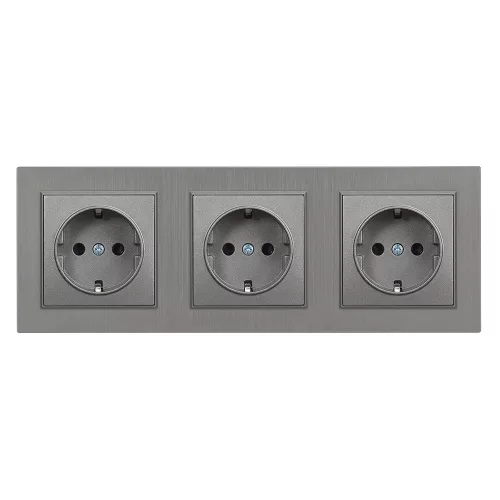 Nova III három földelt csatlakozóaljzat dugalj 16A 250V szürke kerettel