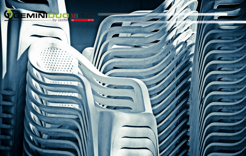 A műanyag kerti szék nemcsak a nyaralóban menő