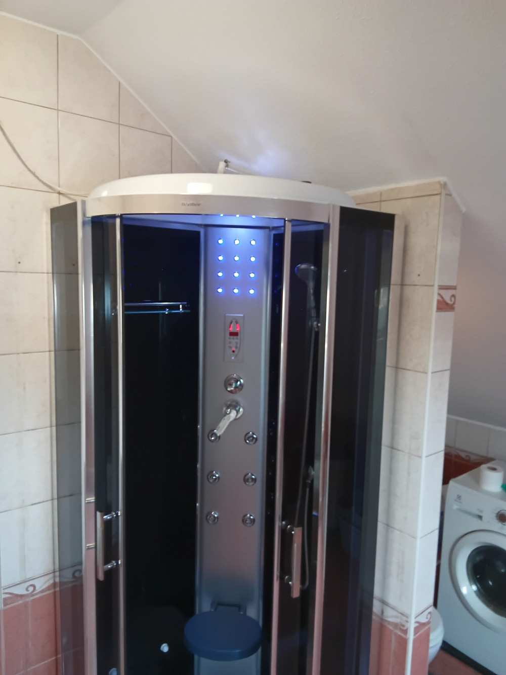 Vital Black 90x90 cm íves hidromasszázs zuhanykabin
